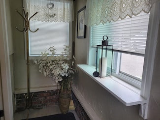 2 Thistle Rd, Saugus, MA 01906