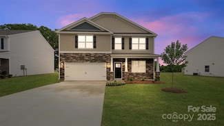 216 Shorthorn Rd, Fletcher, NC 28732