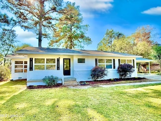 912 Lee Ave, Crystal Springs, MS 39059