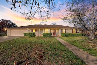 340 N Avenue B, Crawford, TX 76638