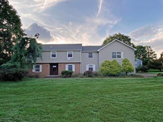 4 Maplecrest Ln, Colts Neck, NJ 07722