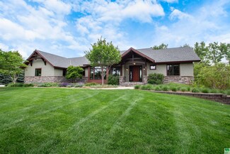 914 Wynstone Dr, Jefferson, SD 57038