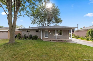 27737 Groveland St, Roseville, MI 48066