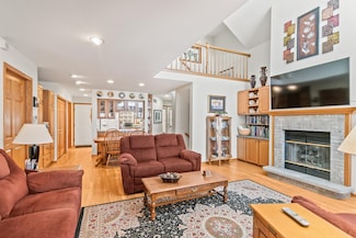 5694 Steeplechase Dr, Waunakee, WI 53597