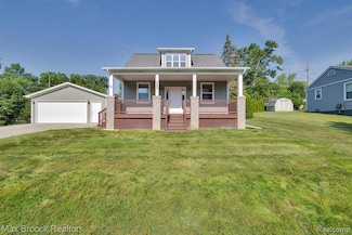 1080 Oregon Blvd, Waterford, MI 48327