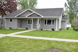 414 Maple St, Osage, IA 50461