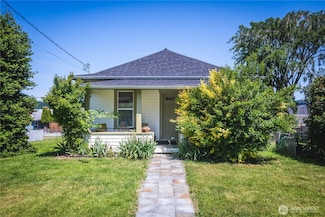 1612 7th St, Anacortes, WA 98221