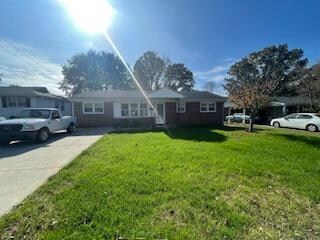 238 Lansbury Dr, Danville, VA 24540