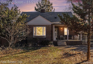 1530 Hubbard St, Garden City, MI 48135