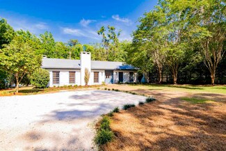 1106 Captain O'Neal Dr, Daphne, AL 36526
