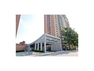 221 W 48th St Unit 1004, Kansas City, MO 64112