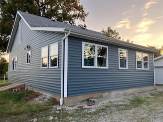 3 Lakeview Dr, Carlyle, IL 62231