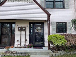 7 King Charles Ct, Englishtown, NJ 07726