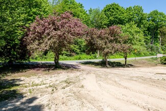 303 Meadow Rd, Topsham, ME 04086