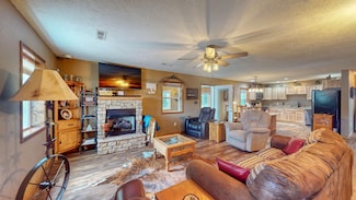483 Katelyn Dr, Holladay, TN 38341