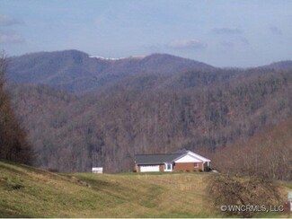 902 Broad Branch Rd, Bakersville, NC 28705