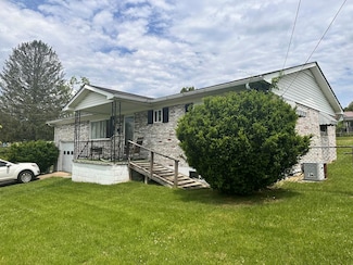 524 Summerlee Rd, Oak Hill, WV 25901