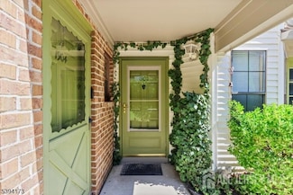 1902 Bayhead Dr, Parlin, NJ 08859