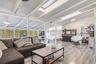 18701 Victory Blvd, Reseda, CA 91335