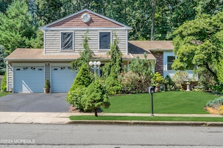 10 Glen Arden Dr, Howell, NJ 07731