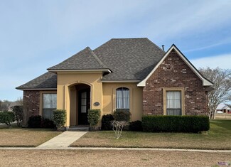 7040 Lakeland Dr, Zachary, LA 70791