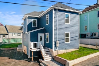 24 Warnock St, Lowell, MA 01852