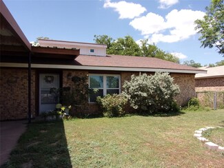 1106 W Pecan St, San Saba, TX 76877
