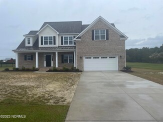 2715 Frances Ct, Grimesland, NC 27837
