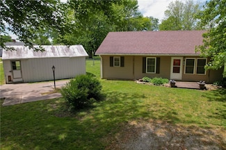 108 Loren St, Henning, IL 61848