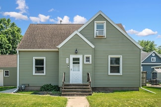 806 3rd St, Reinbeck, IA 50669