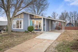 236 Hillcrest Blvd, Ballwin, MO 63021