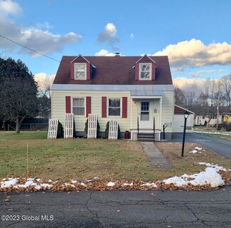 25 Mac Arthur Dr, Glens Falls, NY 12801
