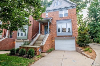2121 Franz Park Ln, Saint Louis, MO 63139