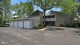 2051 Creekside Dr Unit 2-3, Wheaton, IL 60189