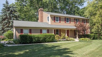 2195 Plumtree Dr, Naperville, IL 60565