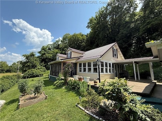 1886 Chestnut St, Henderson, WV 25106