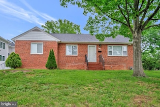 6114 Vista Dr, Falls Church, VA 22041
