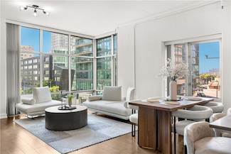 645 W 9th St Unit 303, Los Angeles, CA 90015