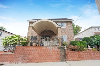 21 New Ln, Staten Island, NY 10305