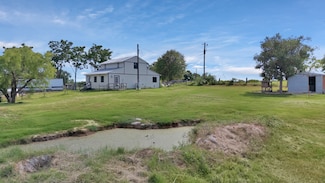 1025 Summit Dr, Springtown, TX 76082