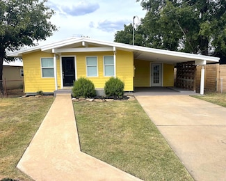 1007 E Wallace St, Llano, TX 78643