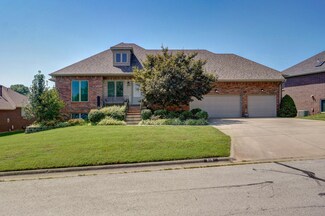 818 E Canterbury St, Springfield, MO 65810