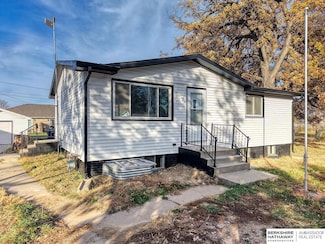 742 W B St, Lincoln, NE 68522