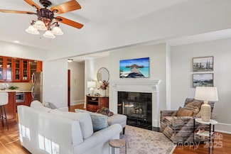 203 6th Ave W Unit 2A, Hendersonville, NC 28739