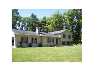 8034 Yale Rd, Deerfield, OH 44411