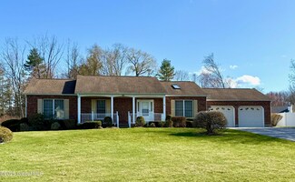 93 Gloucester St, Clifton Park, NY 12065