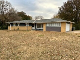 2655 N Bluff St, Wichita, KS 67220