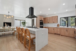 2037 Rayshire St, Thousand Oaks, CA 91362