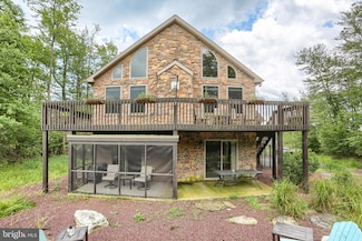 125 Pebble Beach Dr, Hazle Township, PA 18202