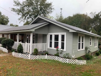 807 4th St SE, Red Bay, AL 35582